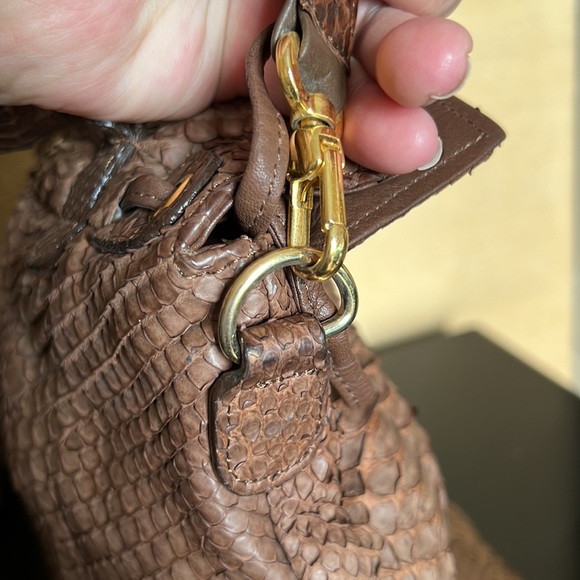 Genuine Python skin bucket bag with a crossbody strap - Picture 8 of 11